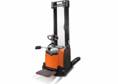1200 kg electric stacker with platform